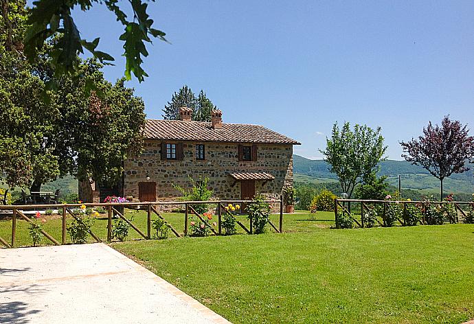 Garden area . - Casale Donatelli . (Галерея фотографий) }}