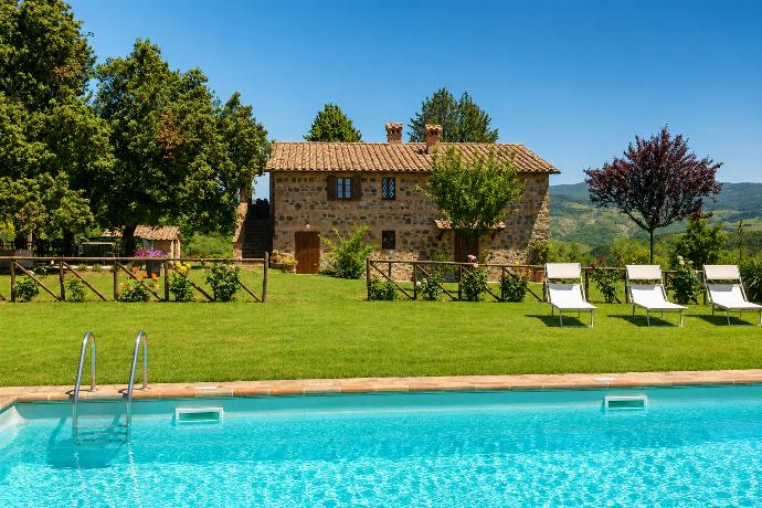 Beautiful villa with private pool, terrace, and garden with countryside views . - Casale Donatelli . (Photo Gallery) }}