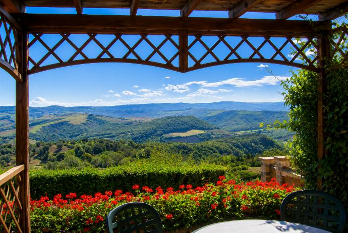 Sheltered terrace area with panoramic countryside views . - Casale Donatelli . (Photo Gallery) }}
