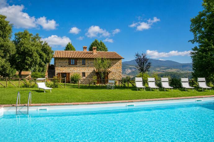 Beautiful villa with private pool, terrace, and garden with countryside views . - Casale Donatelli . (Photo Gallery) }}