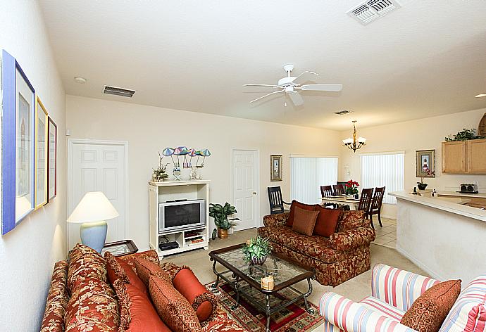 Open-plan living room with dining area and kitchen. . - Villa Costalotta . (Fotogalerie) }}