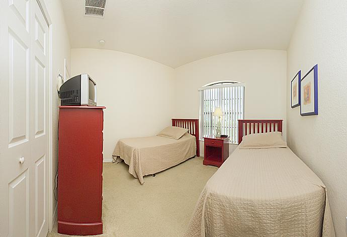 Twin bedroom with TV. . - Villa Costalotta . (Galería de imágenes) }}