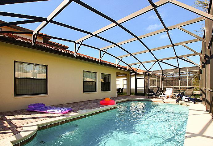 Private pool area with sunbeds. . - Villa Springfield . (Fotogalerie) }}