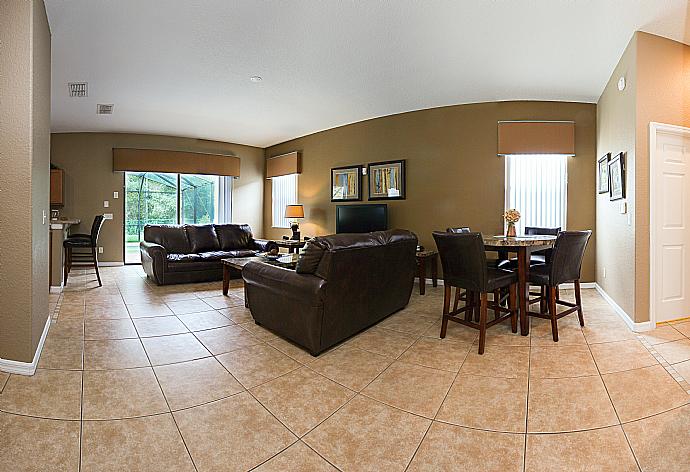 Open-plan living room with equipped kitchen and dining area. . - Villa Sunnyside . (Photo Gallery) }}
