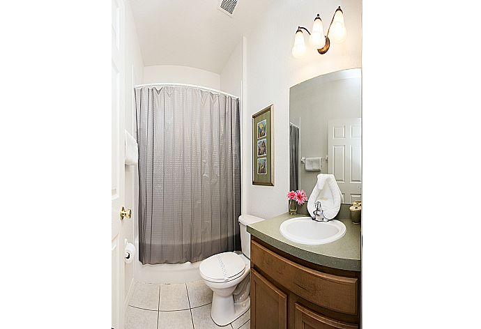 Bathroom with shower. . - Villa Dream Weaver . (Fotogalerie) }}