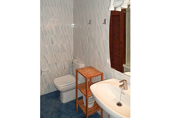 Family bathroom with bath and shower . - Barber Apartment . (Photo Gallery) }}