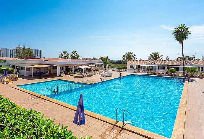 Beautiful apartment with shared pool, terrace, garden and sea views . - Barber Apartment . (Galería de imágenes) }}