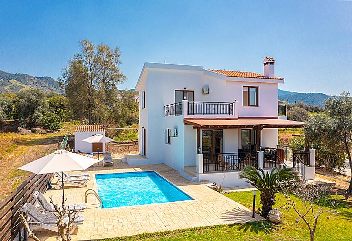 Beautiful villa with private pool, terrace, and garden with panoramic sea views . - Villa Sunset . (Галерея фотографий) }}