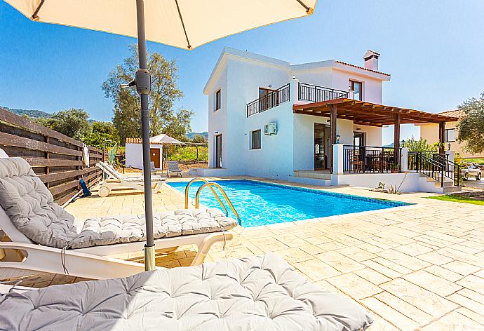 Beautiful villa with private pool, terrace, and garden with panoramic sea views . - Villa Sunset . (Photo Gallery) }}