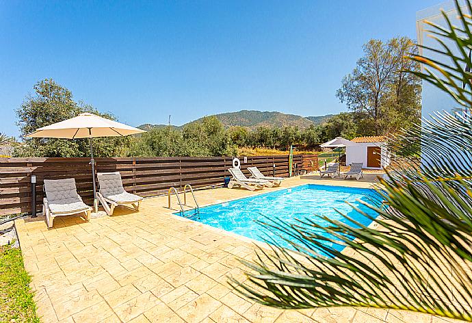 Private pool, terrace, and garden with panoramic sea views . - Villa Sunset . (Galerie de photos) }}