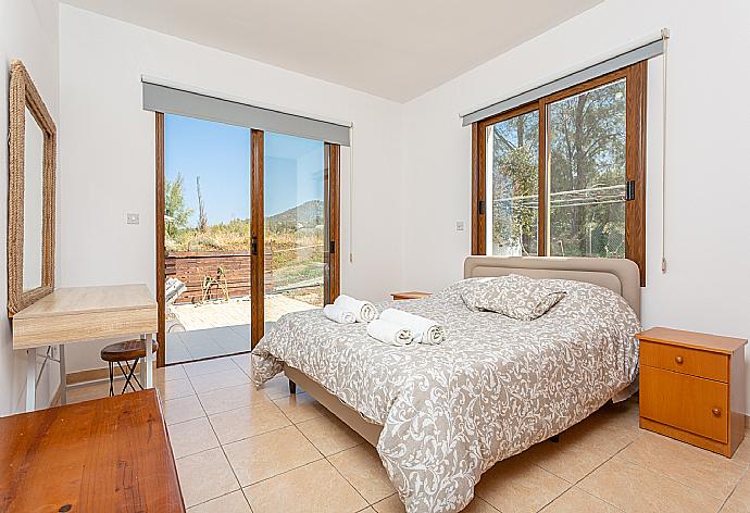 Double bedroom with A/C and terrace access . - Villa Sunset . (Photo Gallery) }}