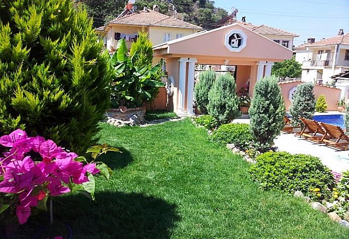 Private tenant garden . - Dalyan Palace . (Galerie de photos) }}