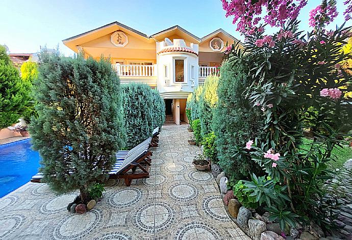 Private villa  . - Dalyan Palace . (Galerie de photos) }}