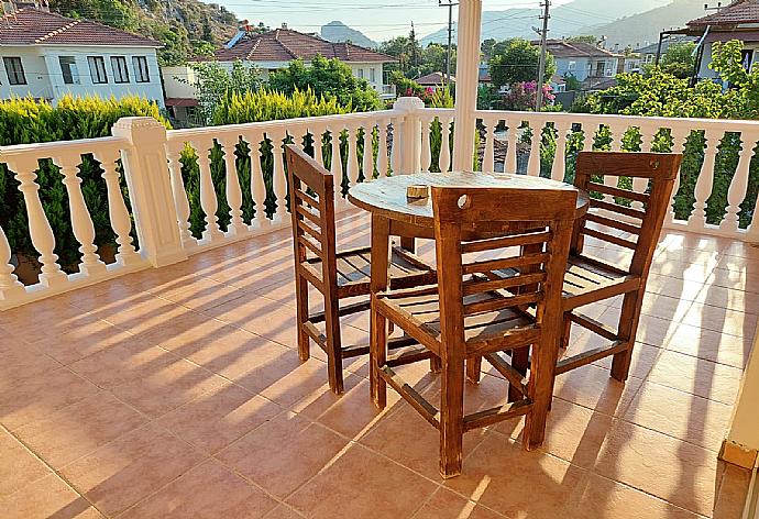 Private balcony . - Dalyan Palace . (Fotogalerie) }}