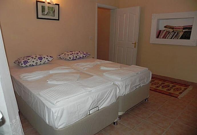 Twin bedroom . - Dalyan Palace . (Fotogalerie) }}