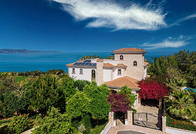 Beautiful villa with private pool, terrace, and garden . - Villa Evangelia . (Galerie de photos) }}