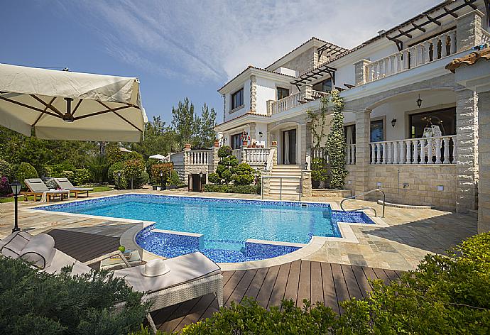 Beautiful villa with private pool, terrace, and garden . - Villa Evangelia . (Галерея фотографий) }}