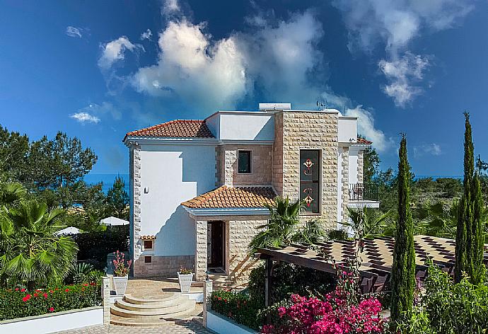 Beautiful villa with private pool, terrace, and garden . - Villa Emilia . (Fotogalerie) }}