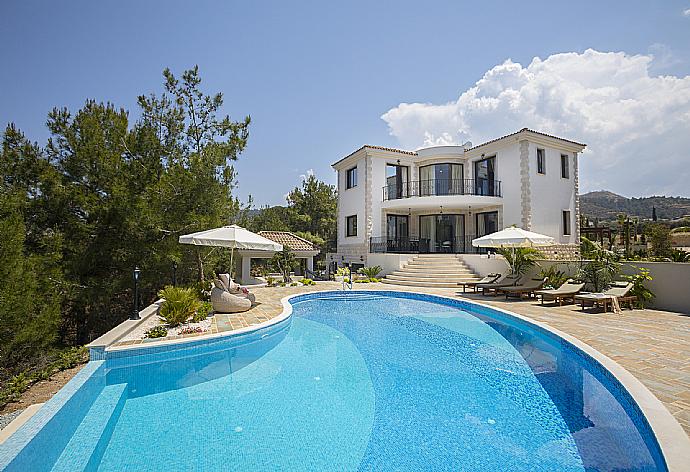 ,Beautiful villa with private pool, terrace, and garden . - Villa Emilia . (Галерея фотографий) }}