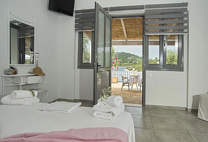 Apartment with sea view . - Paxos Bay Studio . (Galerie de photos) }}