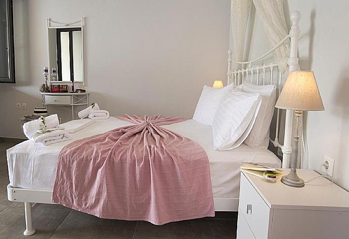 Double bedroom . - Paxos Bay Studio . (Galleria fotografica) }}