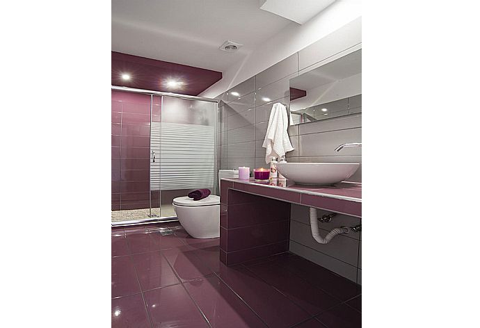 Bathroom . - Paxos Bay Studio . (Photo Gallery) }}