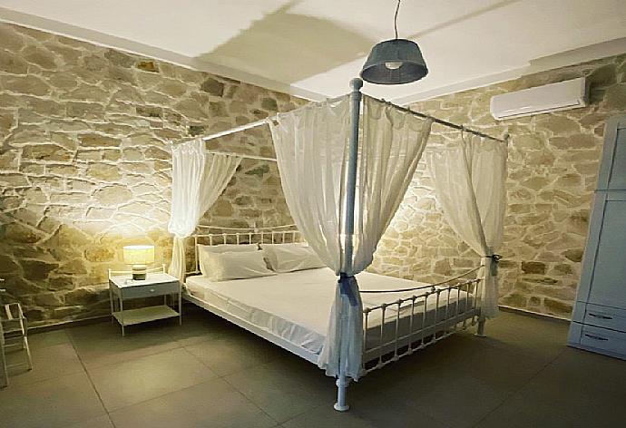 Double bedroom . - Paxos Bay Jacuzzi Studio . (Photo Gallery) }}