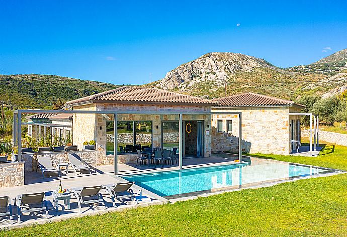 ,Beautiful villa with private pool and terrace . - Villa Ersi . (Photo Gallery) }}