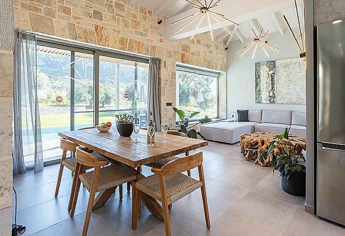 Open-plan living room with sofas, dining area, kitchen, A/C, WiFi internet, and satellite TV . - Villa Ersi . (Galerie de photos) }}