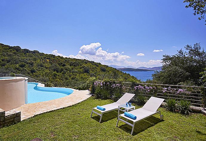 Beautiful sea view  private villa with private pool and jacuzzi . - Villa Tatiana . (Photo Gallery) }}