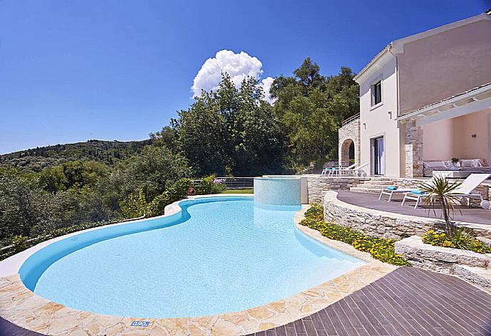 ,Private pool and jacuzzi . - Villa Tatiana . (Photo Gallery) }}