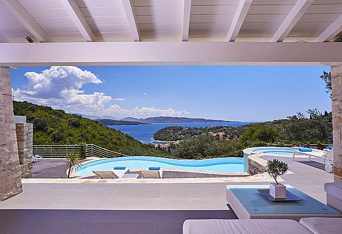 Beautiful sea view  private villa with private pool and jacuzzi . - Villa Tatiana . (Galerie de photos) }}