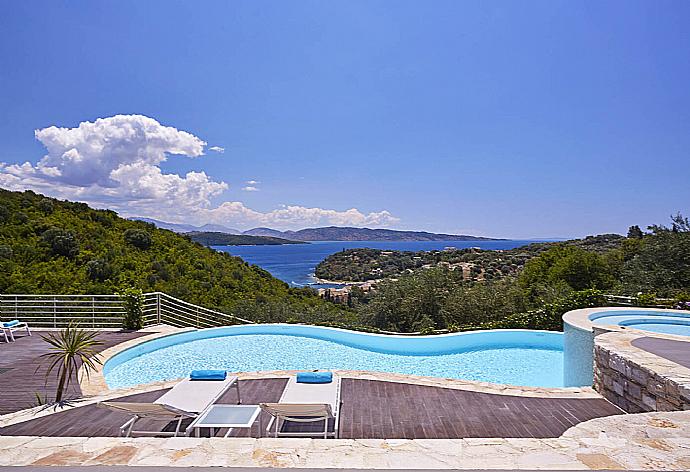 Beautiful sea view private villa with private pool and jacuzzi . - Villa Tatiana . (Galería de imágenes) }}