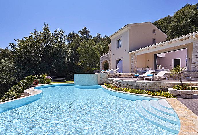 Beautiful private villa with private pool . - Villa Tatiana . (Galería de imágenes) }}