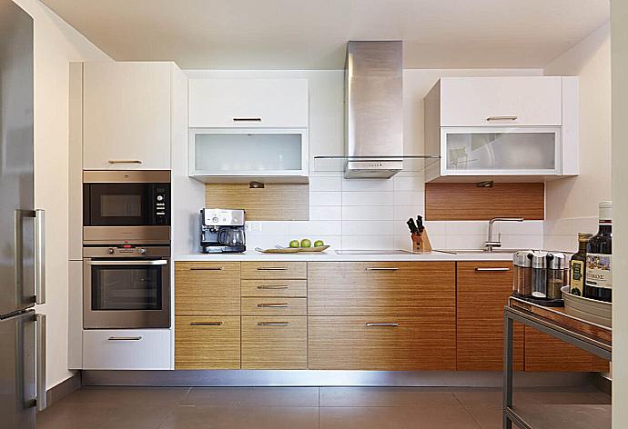 Equipped kitchen  . - Villa Tatiana . (Galerie de photos) }}