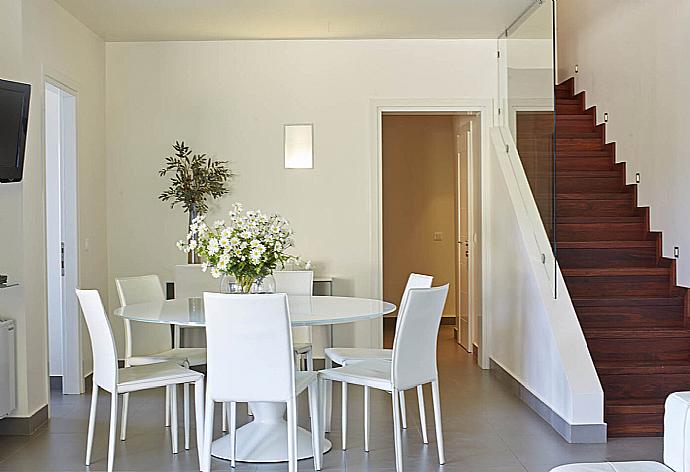 Dining area . - Villa Tatiana . (Fotogalerie) }}