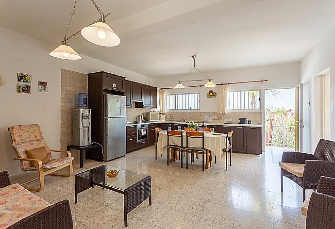 Equipped kitchen . - Yiangos House . (Fotogalerie) }}