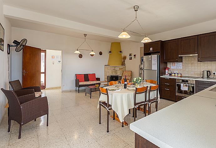 Equipped kitchen . - Yiangos House . (Fotogalerie) }}