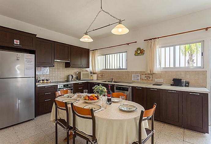 Equipped kitchen . - Yiangos House . (Fotogalerie) }}