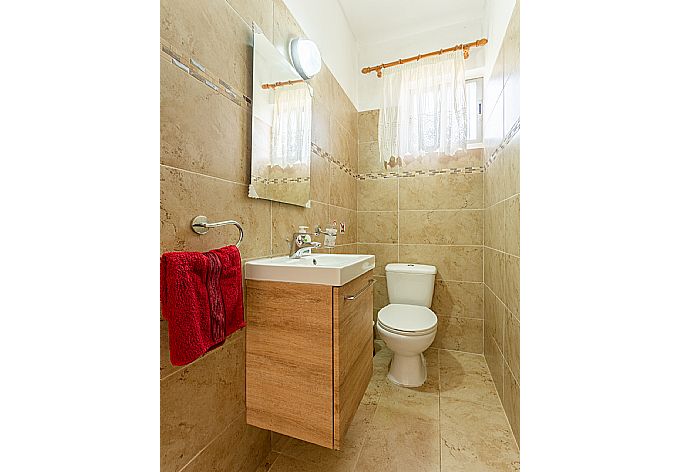 Family bathroom . - Yiangos House . (Photo Gallery) }}