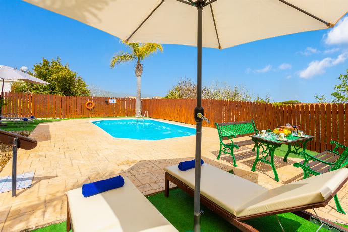 Private pool and terrace . - Yiangos House . (Galería de imágenes) }}