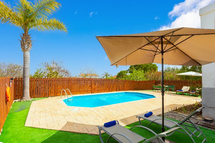 Private pool and terrace . - Yiangos House . (Galería de imágenes) }}