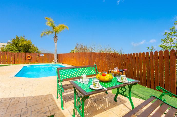 Private pool and terrace . - Yiangos House . (Galería de imágenes) }}