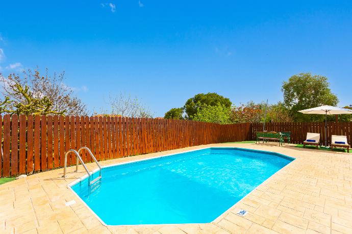 Private pool and terrace . - Yiangos House . (Galerie de photos) }}