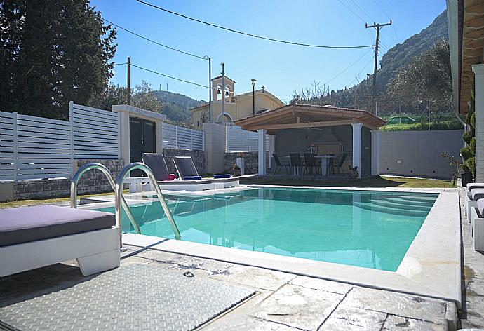 Private pool and terrace . - Villa Diamonds . (Fotogalerie) }}