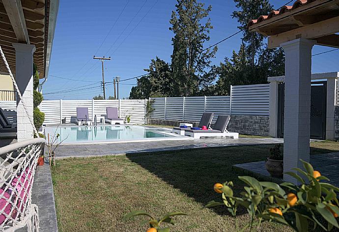 Private pool and terrace . - Villa Diamonds . (Fotogalerie) }}
