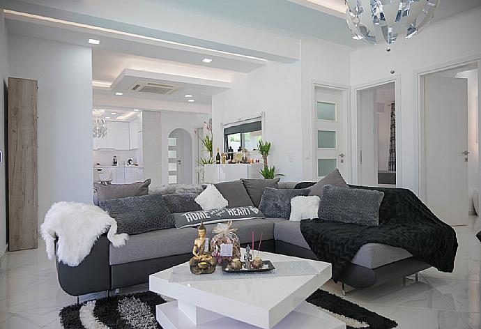 Open plan living room . - Villa Diamonds . (Fotogalerie) }}
