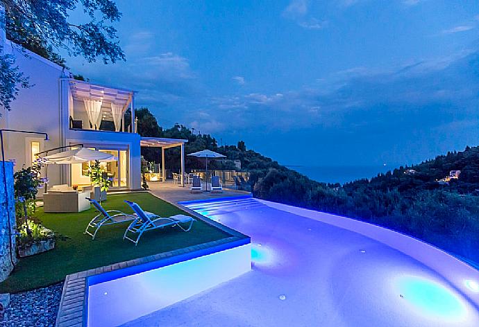 Infinity pool with sea view at night . - Villa Rana . (Photo Gallery) }}