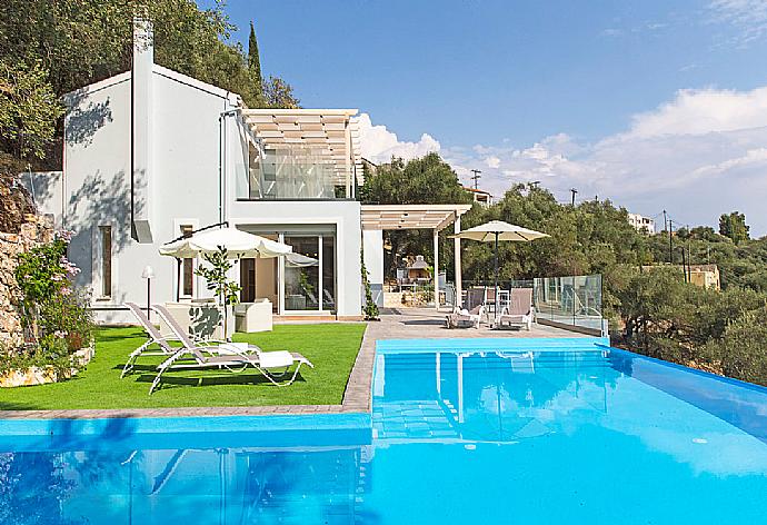 ,Beautiful private villa with private infinity pool and sea view . - Villa Rana . (Galería de imágenes) }}