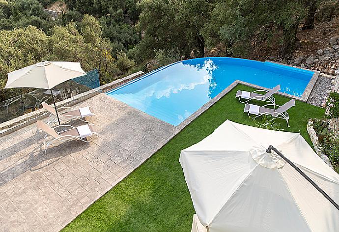 Private infinity pool . - Villa Rana . (Galería de imágenes) }}